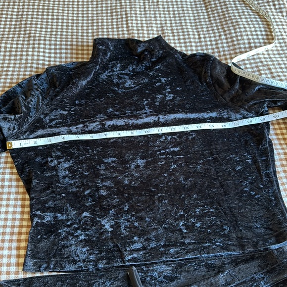 Lululemon crushed velvet set - Picture 3 of 5
